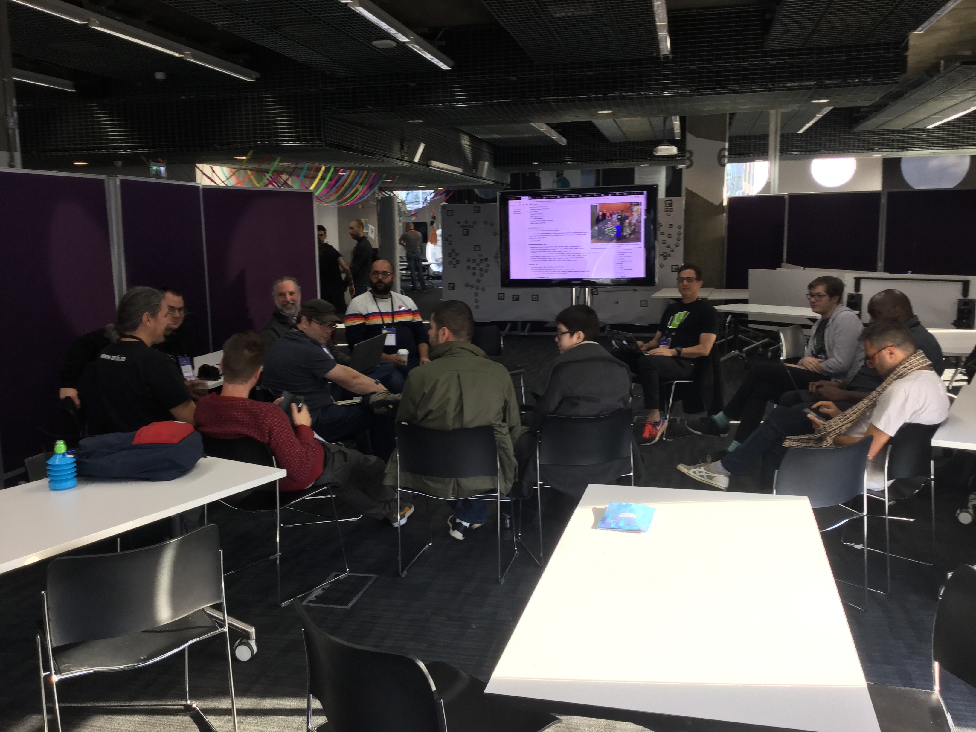 MozFest session participants in Decentralized Web Standards: From ActivityPub to Webmention led by Tantek Çelik